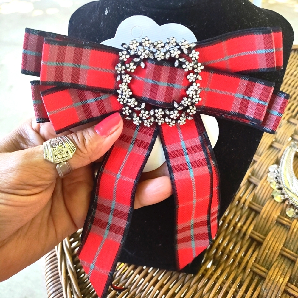 Ribbon Pin